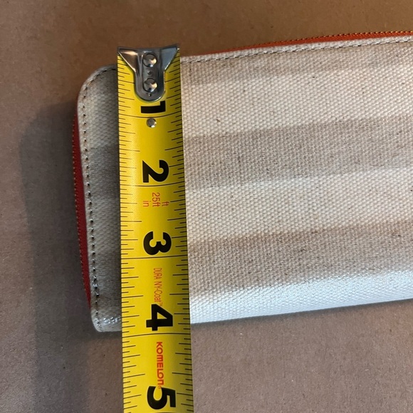 FOSSIL Wristlet Tan, Beige & Orange Leather Trim, Zip Around Wallet Full Size - Picture 7 of 7